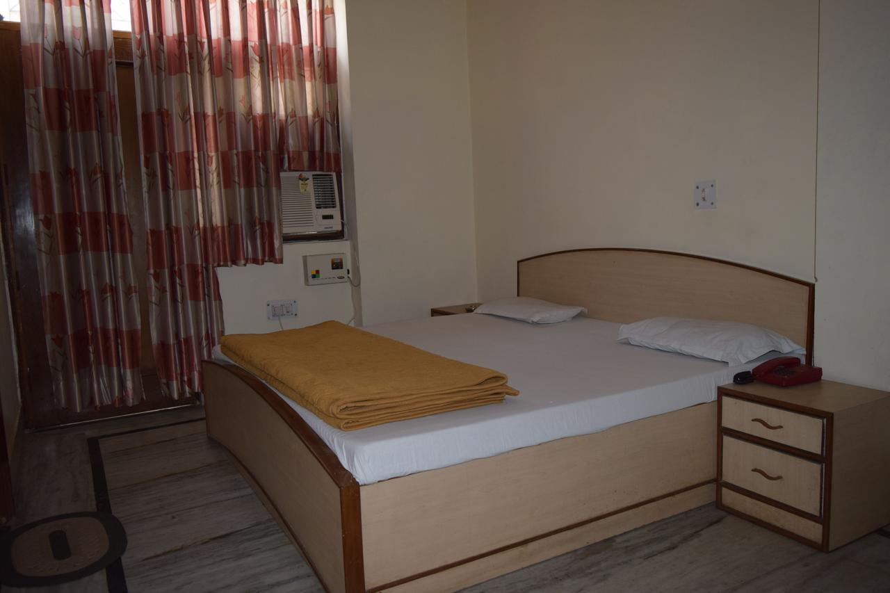 Hotel Raj Palace Rishīkesh Zewnętrze zdjęcie